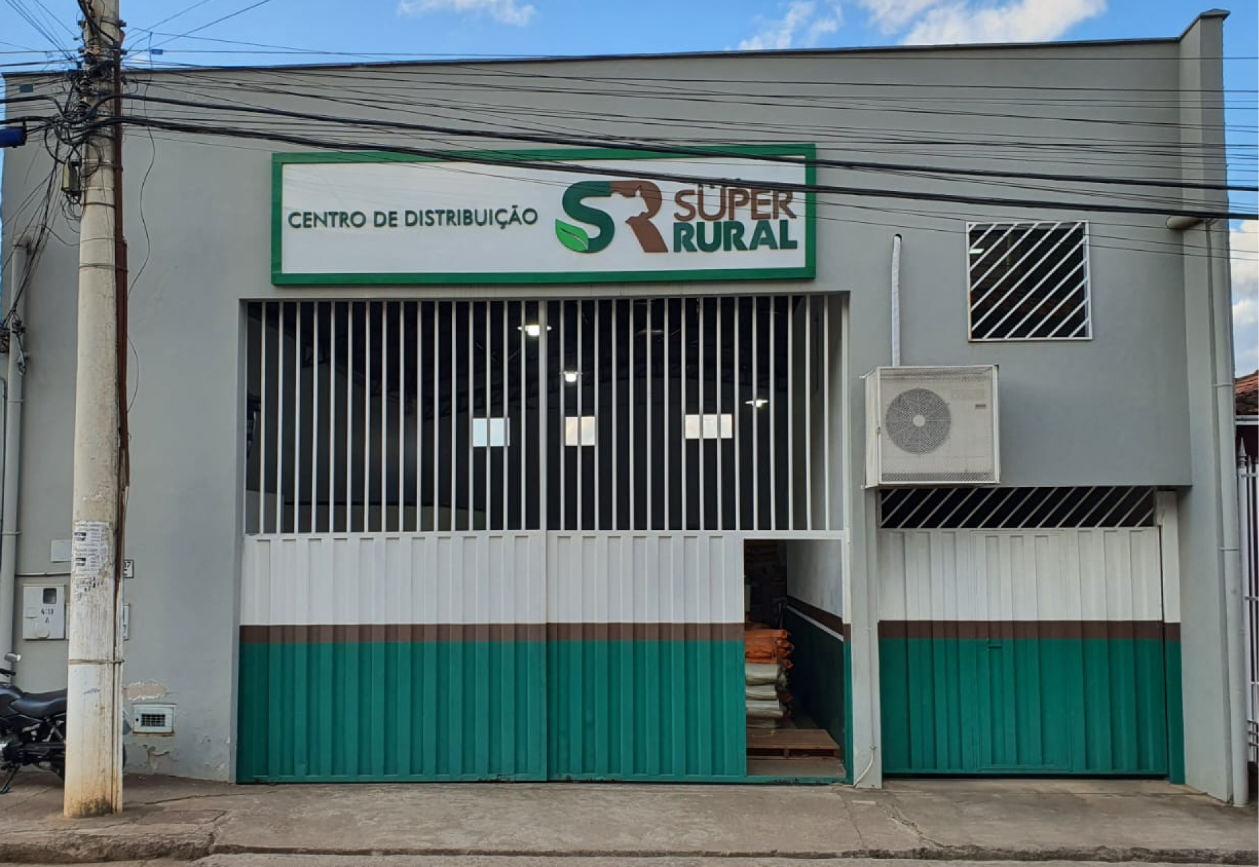 Fachada do Centro de Distribuição da Rede Super Rural